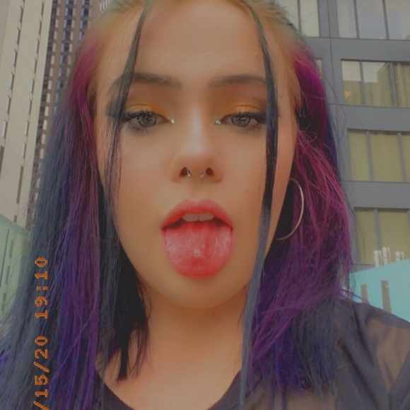 Meet your Posher, Caitlin - Picture 1 of 1